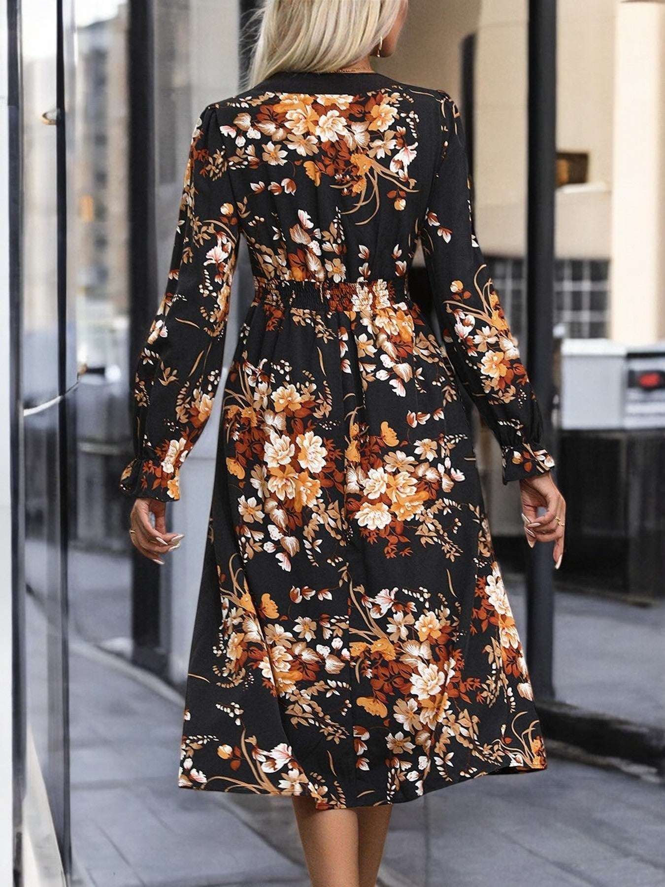 Trendy | Notched Neck Midi Dress – Refined Elegance for Every Occasion